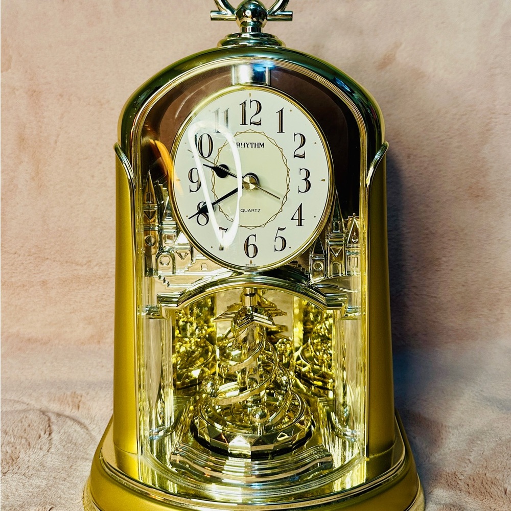 Rhythm. Gold-tone Decorative Mantel Clock with Rotating Crystal Accent